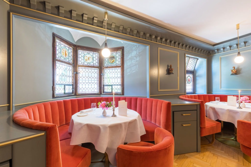 Dekoriert mit Stern und Hauben: Restaurant Apostelstube im exklusiven Art-Deco-Stil der 1920er Jahre