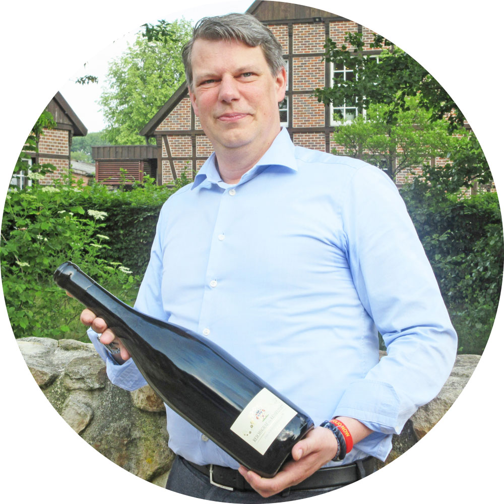 Marcel Tekaat Sommelier (IHK) Leiter des Hofhotels Grothues-Potthoff Senden/Westf. (www.hof-grothues-potthoff.de) wurde auf der ProWein 2018 mit dem Titel „Ausgezeichnete Weingastronomie“ prämiert